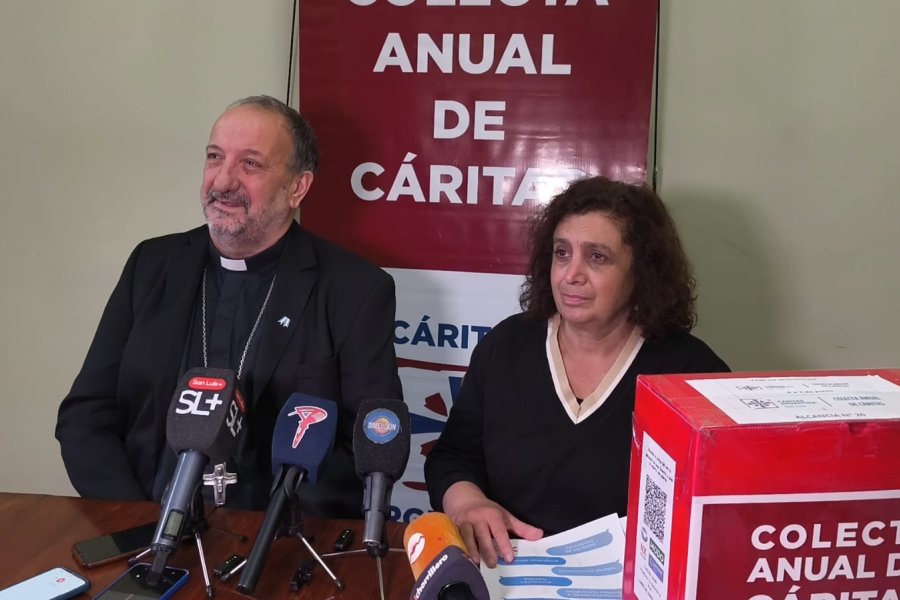 Mónica Neme y monseñor Gabriel Barba.